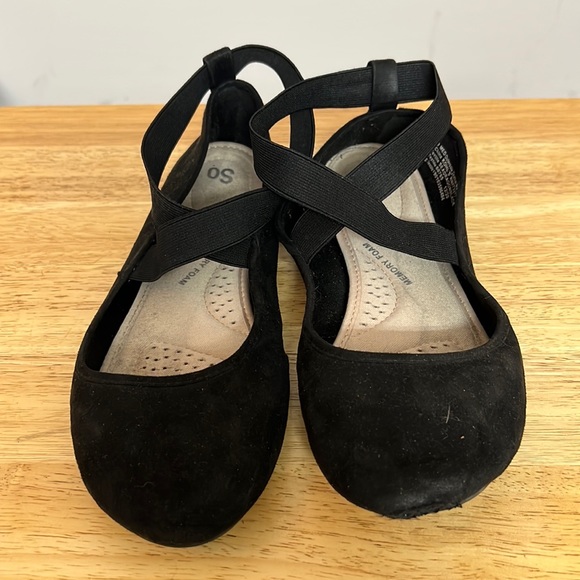 SO Shoes - 🌞SO black slipper style flat shoes memory foam & cross straps Women’s size 10